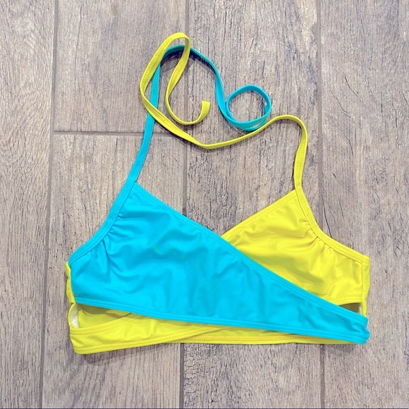 Crossover Top Bikini - Picture 5 of 7